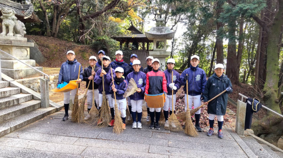 花岡八幡宮のボランティア清掃活動